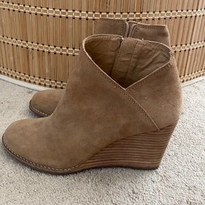 Lucky Brand sand wedge ankle bootie (size 7)